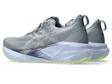 ASICS Tenis Mujer Running NOVABLAST 5 - Gravel/Blue Fade