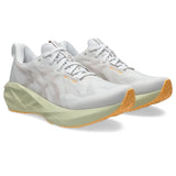ASICS Tenis Hombre Running NOVABLAST 5 - White/Fawn
