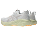 ASICS Tenis Hombre Running NOVABLAST 5 - White/Fawn