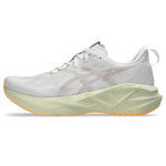 ASICS Tenis Hombre Running NOVABLAST 5 - White/Fawn