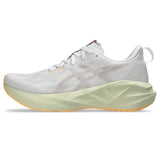 ASICS Tenis Hombre Running NOVABLAST 5 - White/Fawn
