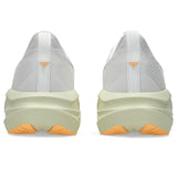 ASICS Tenis Hombre Running NOVABLAST 5 - White/Fawn