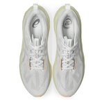 ASICS Tenis Hombre Running NOVABLAST 5 - White/Fawn