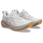ASICS Tenis Mujer Running NOVABLAST 5 - White/Fawn