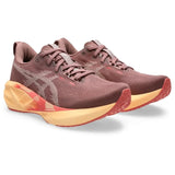 ASICS Tenis Mujer Running NOVABLAST 5  - Rubble Red/Fawn